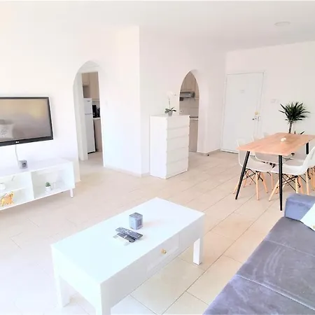 Apartment Spacious Lightflooded 2br / Near Center & Harbour *