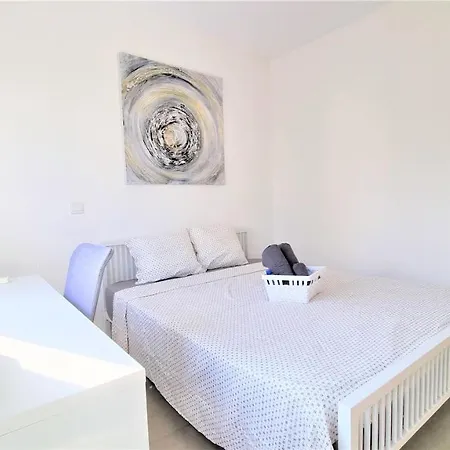 Spacious Lightflooded 2br / Near Center & Harbour Apartmán Larnaca