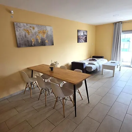 Spacious Lightflooded 2br / Near Center & Harbour *