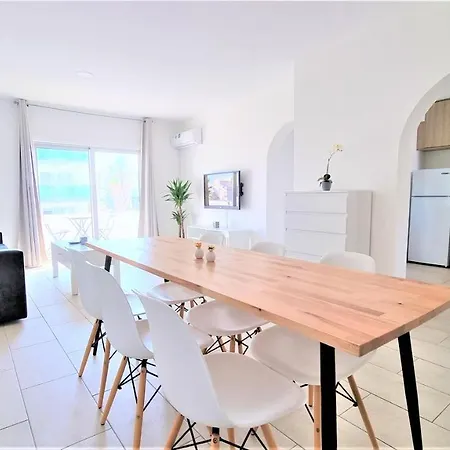 公寓 Spacious Lightflooded 2br / Near Center & Harbour