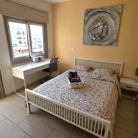 Spacious Lightflooded 2br / Near Center & Harbour *