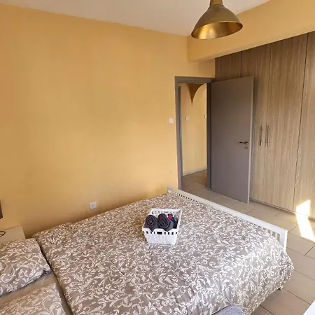 Spacious Lightflooded 2br / Near Center & Harbour شقة لارنكا