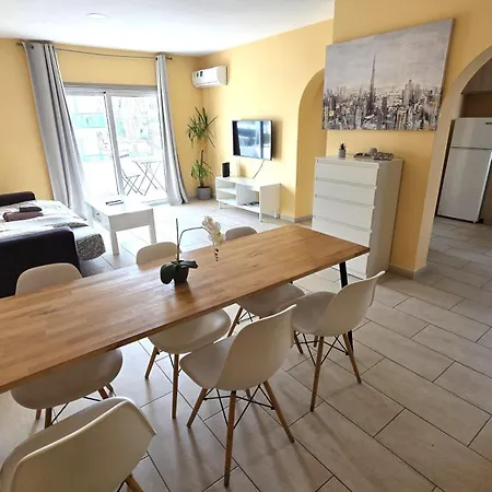 公寓 Spacious Lightflooded 2br / Near Center & Harbour 拉纳卡