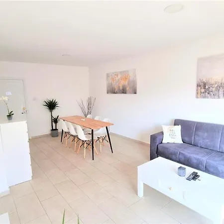 דירה Spacious Lightflooded 2br / Near Center & Harbour *