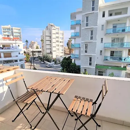 Spacious Lightflooded 2br / Near Center & Harbour Appartamento